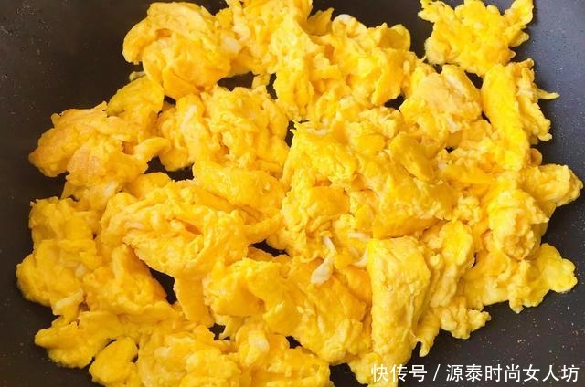 这个菜我见到就会买,搭配2个鸡蛋一起炒,清香脆嫩,非常下饭