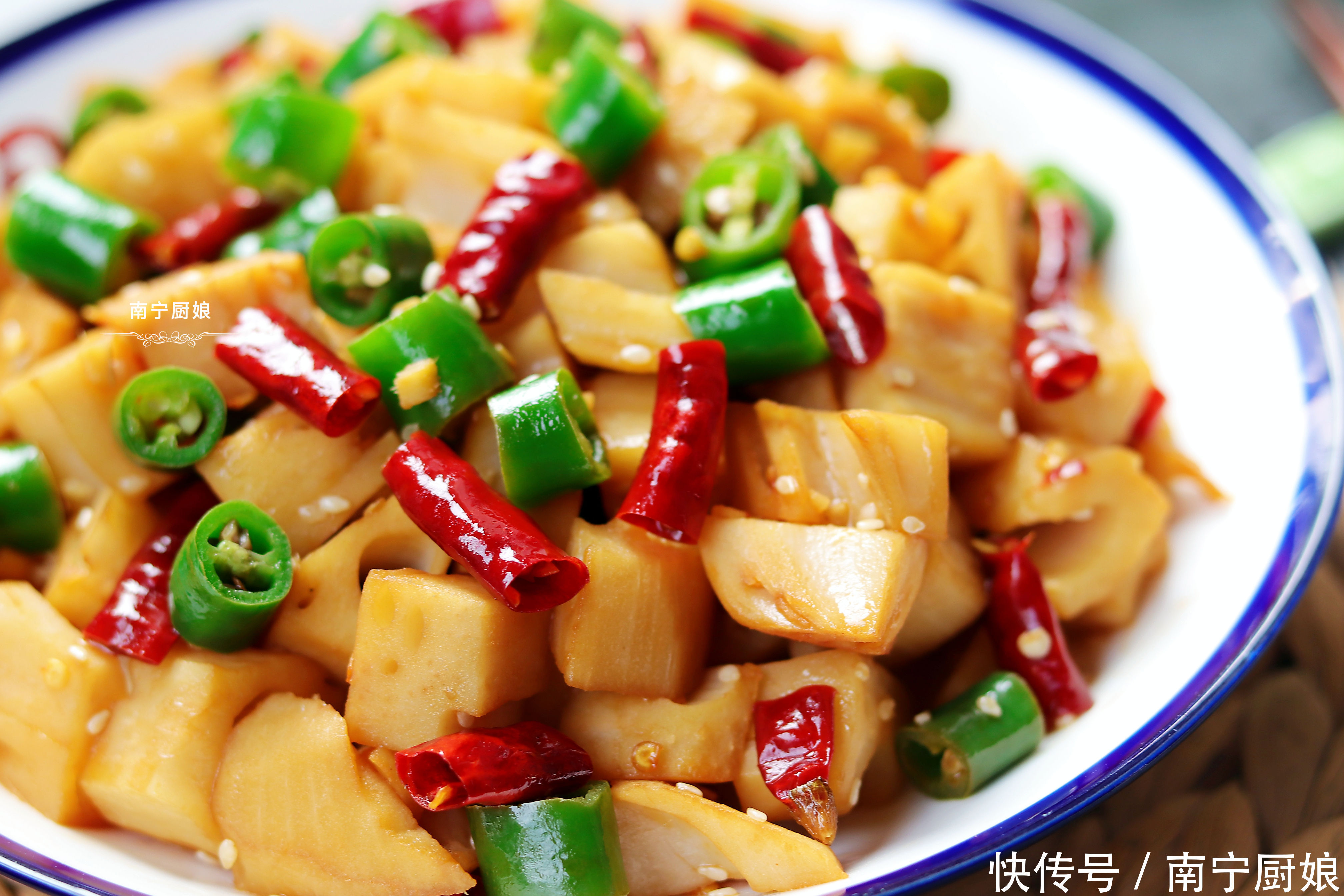 拿来|莲藕别只会炖排骨汤了,拿来做成这样的开胃菜,做上一大盘吃上瘾