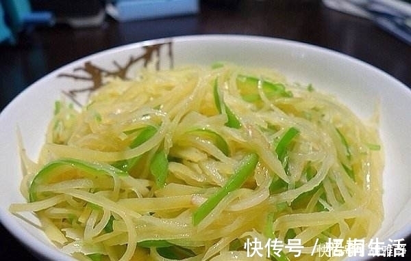 步骤|炒土豆丝的时候，不要直接下锅！加上这个步骤，又香又脆