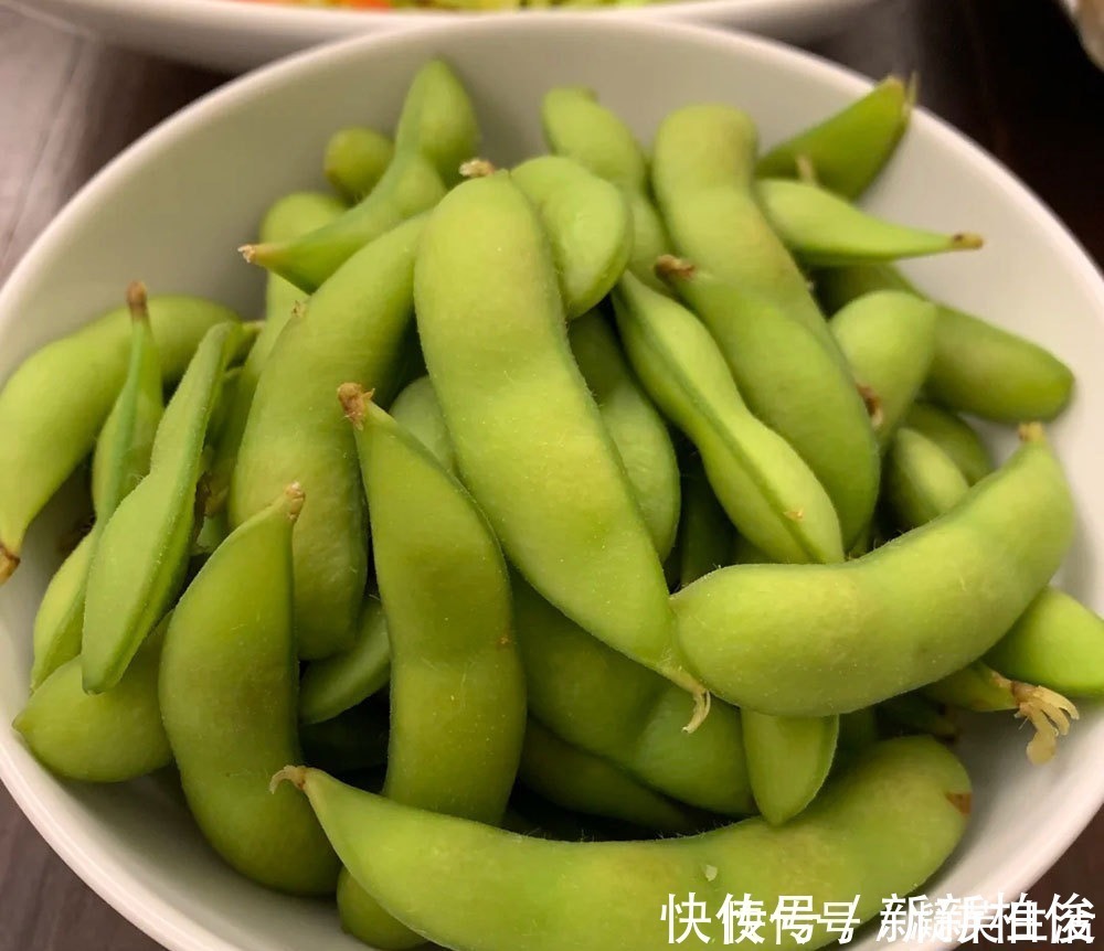 发黄|煮毛豆，牢记别直接下锅，烧烤店老板教我2招，毛豆入味翠绿不黄