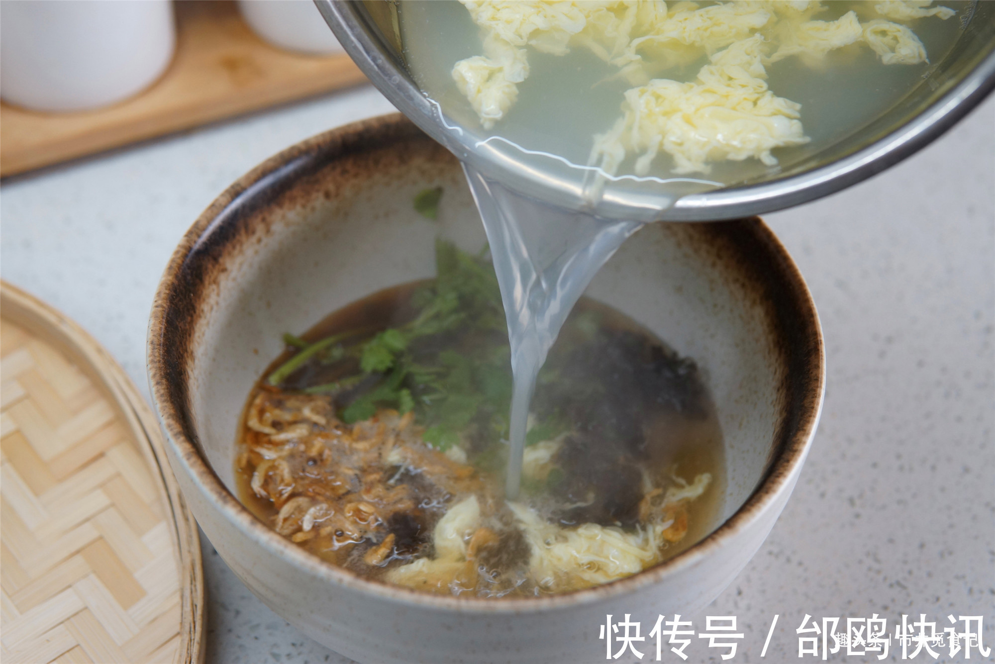 蛋花汤|做紫菜蛋花汤,紫菜下锅煮可不行,不少人会做错,难怪不鲜不好喝