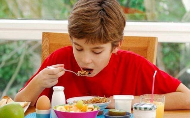 物件|5岁男孩吞入纽扣电池,妈妈急中生智的做法,让医生都点赞