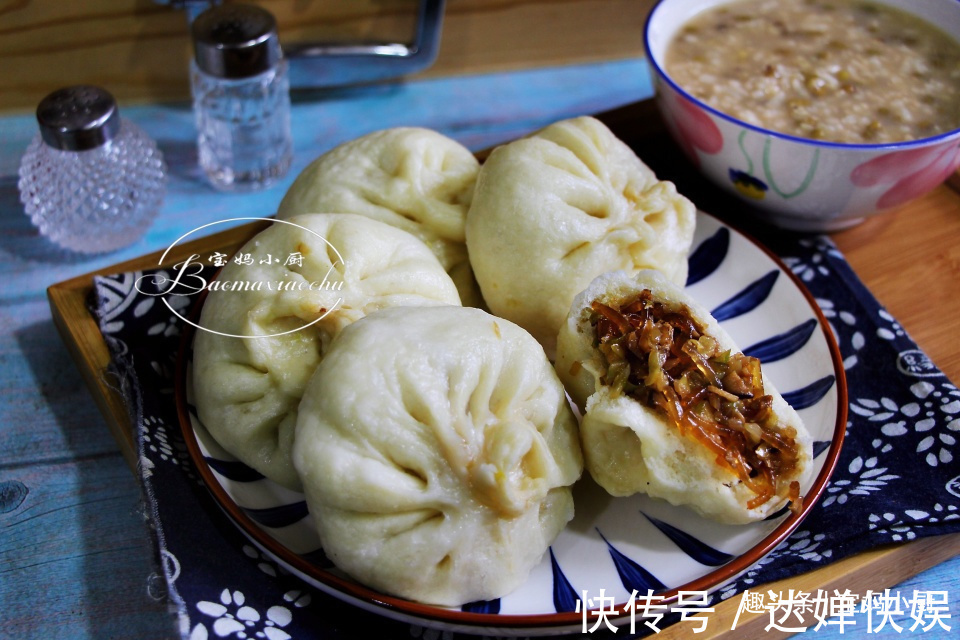 蒸包子,此调馅法30年我都没换过,老好吃了,比肉包子还抢手