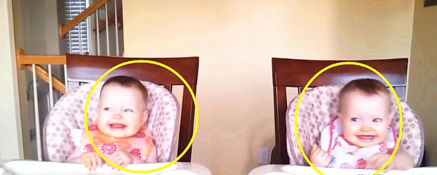 全家|双胞胎听到老爸弹吉他,接下来两个小家伙的反应,全家都笑喷了