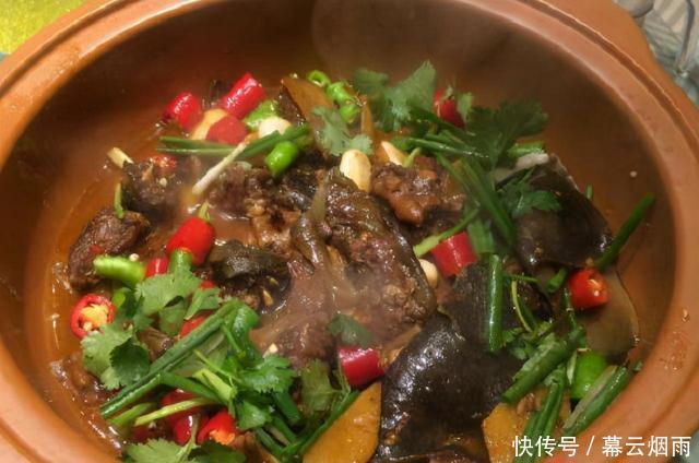 个菜|六十岁大妈开餐馆,翻来覆去就3个菜,每天生意爆满,全是回头客