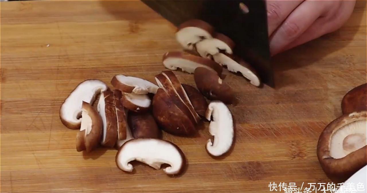 真香|香菇炖豆腐越炖越好吃,出锅满屋飘香,吃着比红烧肉还过瘾,真香