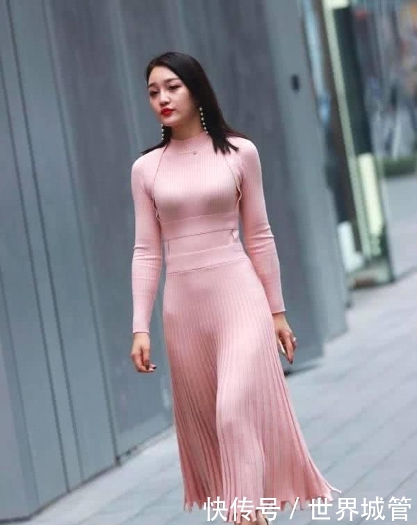 街拍:粉色少女风长裙小姐姐