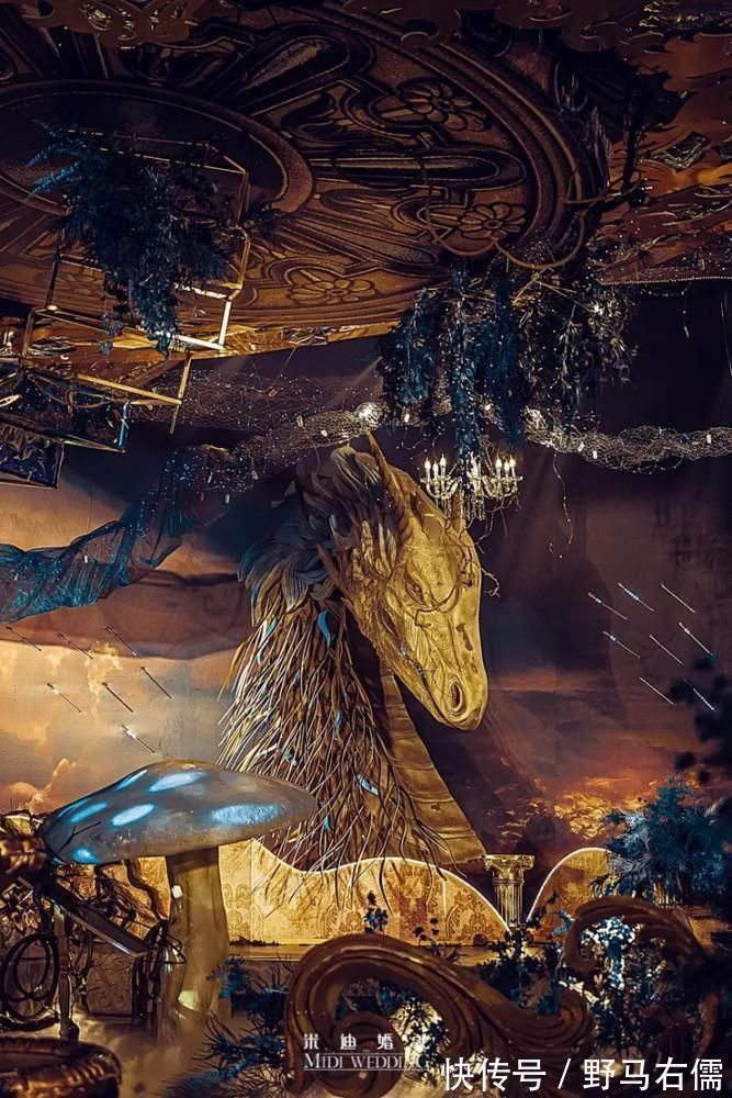 中世纪@用浓烈的色彩和精美的造型,带你感受一场沉浸式的北欧神话婚礼