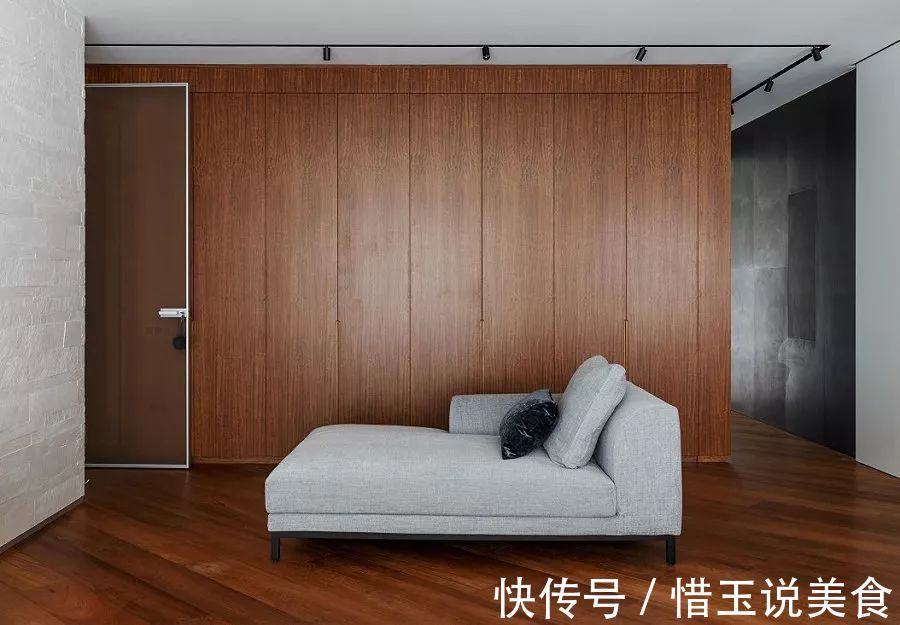 卧室内|还在买衣柜现在流行“挖墙”装衣橱!