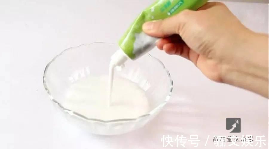 水壶|电热水壶插一根牙签太厉害了,一年能省下好多钱,告诉家里人学学