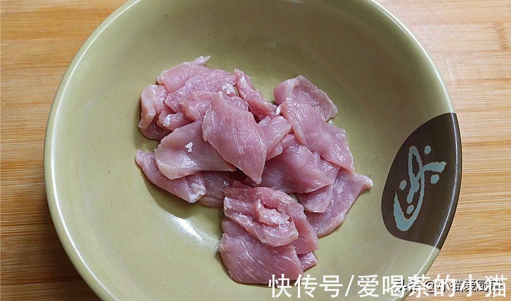天冷了教你用里脊肉做一道好吃的菜,成菜嫩滑爽口下饭,太香了