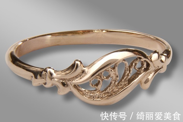 中指 戒指不可乱戴,位置决定命运,戴对招财戴错招灾!