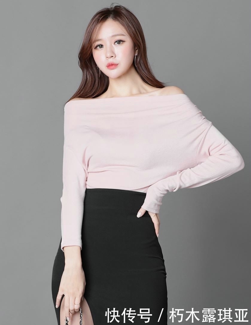 模特粉红色一字肩上衣配黑色裙子显身材高挑，脸色红润气质超凡佳