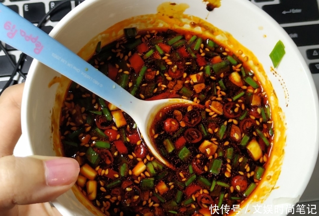 饺子醋汁怎么调才好吃?教你5款秘制调法,鲜香美味,越吃越过瘾