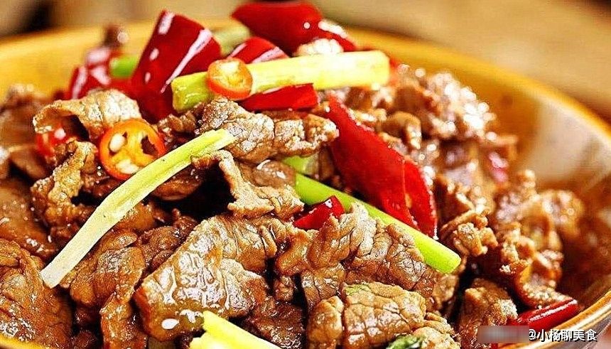 炒牛肉时，别再只会加料酒了，加点“它”，牛肉嫩滑入味不粘锅