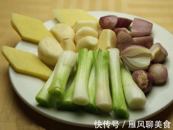 调料|炖羊肉时，调料很关键！学会“3放2不放”，羊汤香浓鲜美好喝