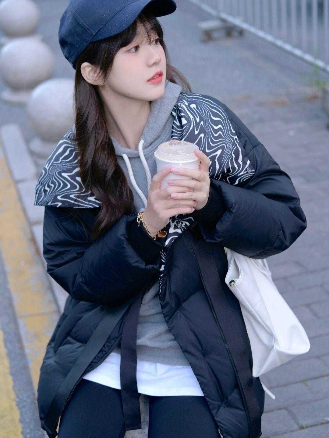 打底裤|过冬的必备羽绒服,黑色羽绒服的n种搭配,气质减龄又显瘦