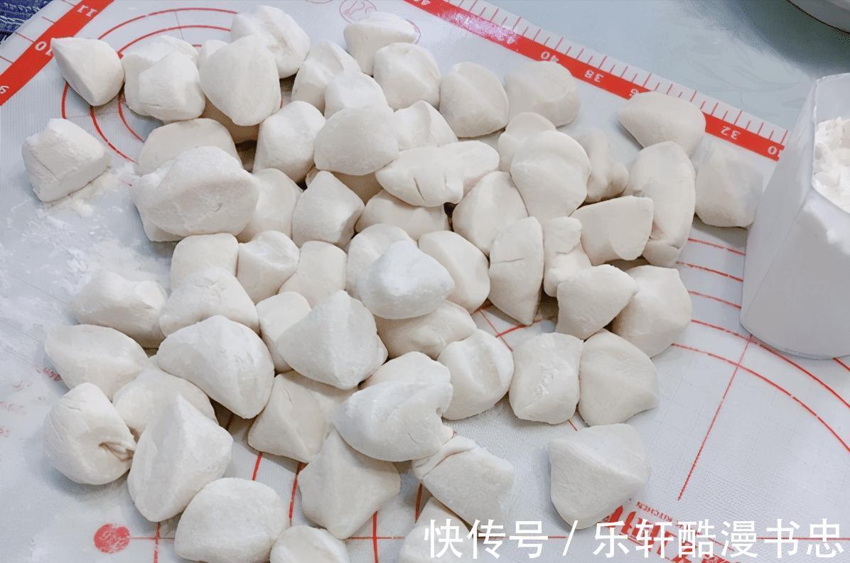 多汁|头伏包饺子，还得用这个菜，皮薄馅大，鲜嫩多汁，老人孩子都爱吃