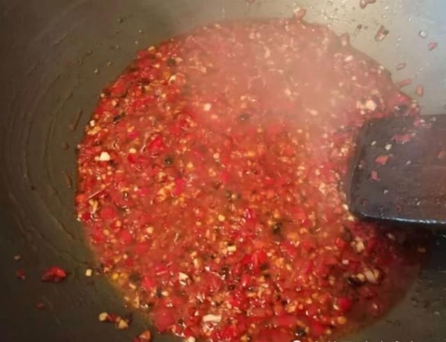 鱼头这样做最好吃,鲜美无腥味,不仅闻着香,吃起来也让人很馋