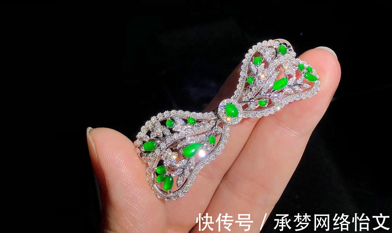 翡翠发卡 从头开始，发型很重要头饰更关键，翡翠发卡减龄的同时满满高级感