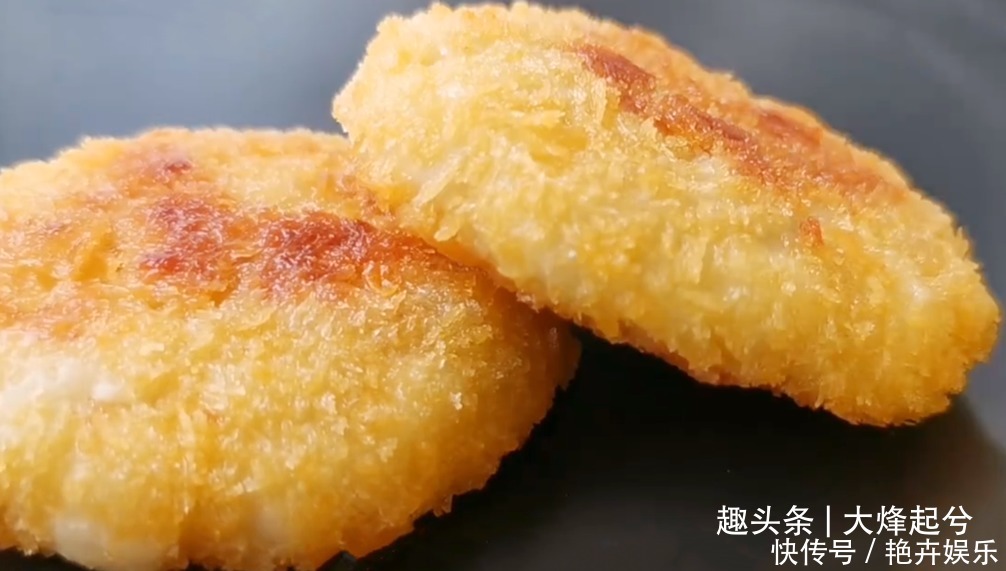 苹果加2个鸡蛋做法太香了,不油炸,一次做10个,出锅就光盘