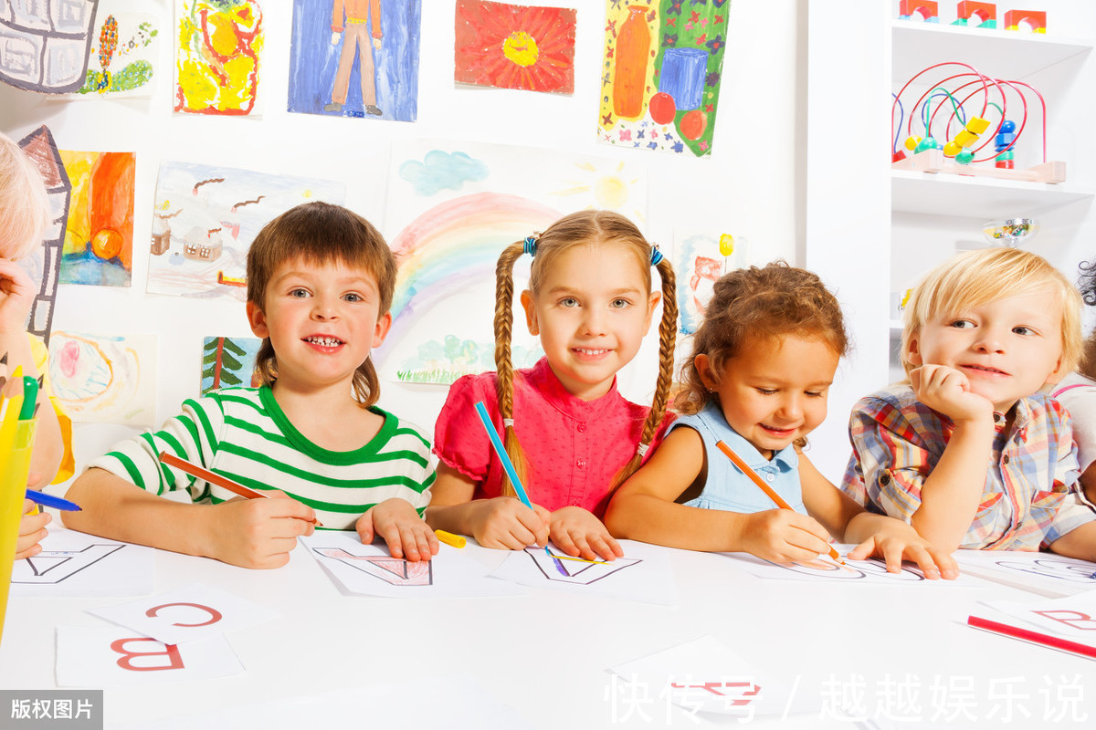 父母|6岁之前是孩子学绘画的关键时期,让孩子自由探索,家长注意3点