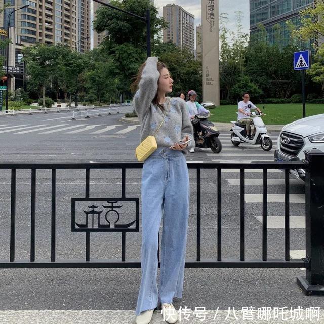 可盐可甜|可盐可甜的早秋搭配,针织衫让你全年美cry!