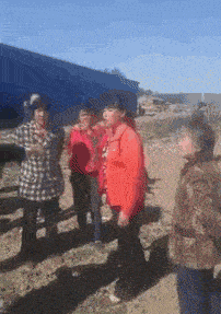 |搞笑GIF:哈哈太蠢了,被自己的尾巴吓了一跳