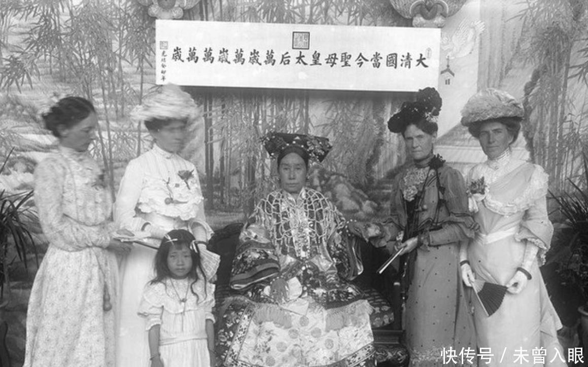 带金|美国档案馆的慈禧老照片慈禧带金手指甲,与李莲英合影!