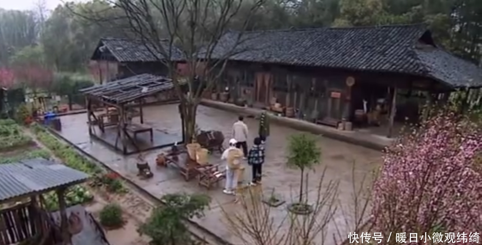 《向往的生活》開播,張藝興套路節目組帶五斤“音響”蒙混過關