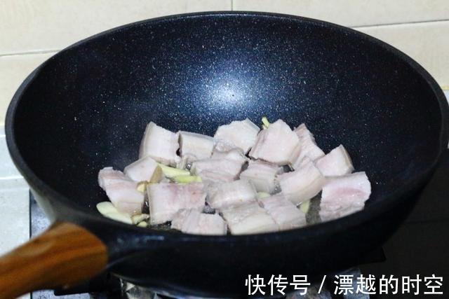 一家三口的晚餐，都是家常菜，一顿成本不到30元，吃得特舒心