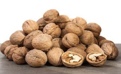 常吃核桃益智又对身体好,但营养师建议3类人要少吃核桃!
