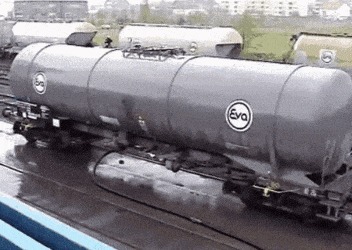 |搞笑GIF：当初我要是这么大胆一点，估计我的娃都能打酱油了