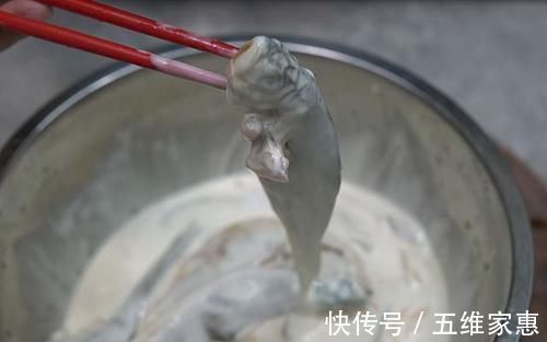 拿手菜香酥小黄鱼，调糊很关键，记住2点，外酥里嫩，放凉也不软