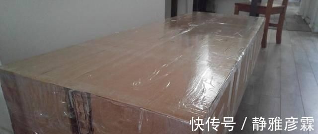 旧纸箱子卖不了几毛钱，老妈攒下来做了张单人床，还挺结实的