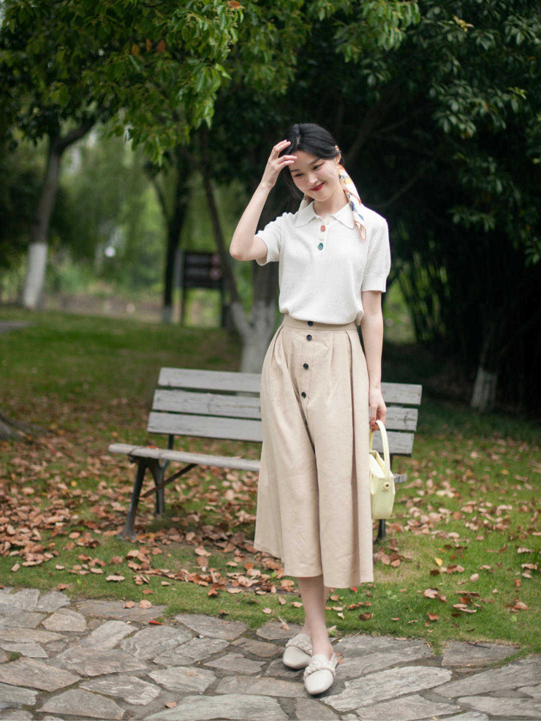半身裙|如何打造法式风格?条纹T恤搭配白色阔腿裤,显得高级又时髦
