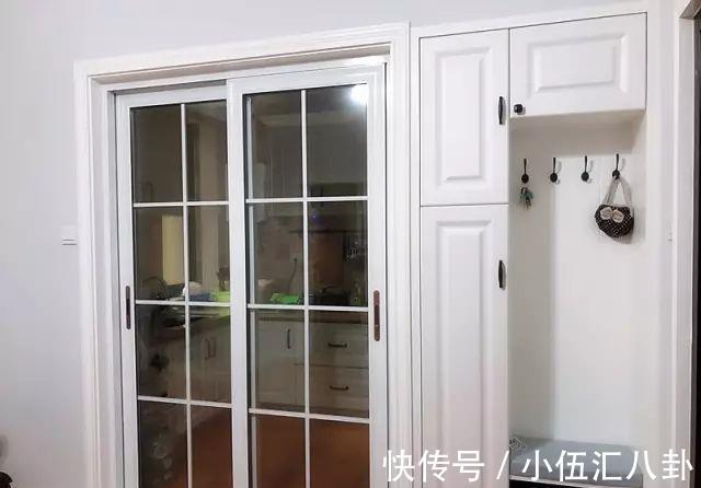 黑色|小户型厨房门你会选择怎样的颜色?黑色、白色还是原木色?