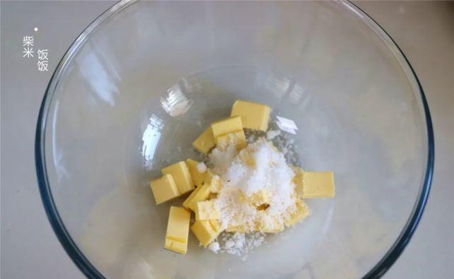 咬一口,酥掉渣,这款炼乳小方太好吃了,做法比面包蛋糕都简单