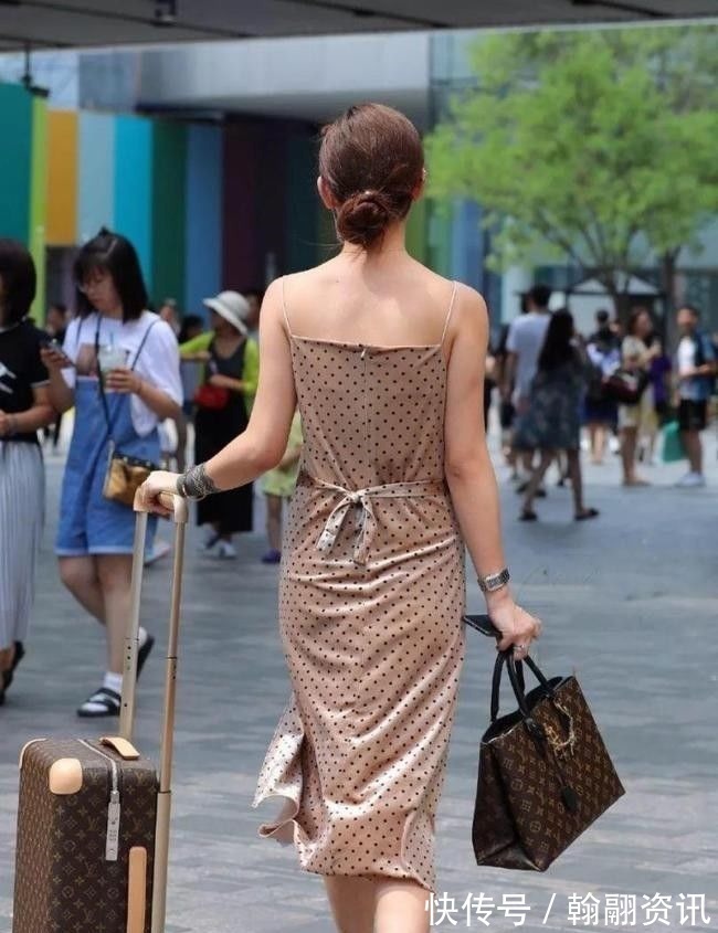 美女 好的裙子太挑人,想要驾驭必须自身有气质,那样才能好看