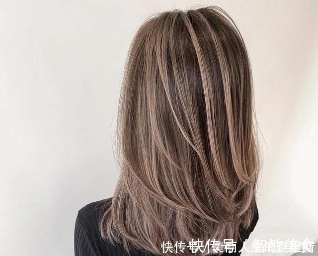 发质|是时候染发了!过年适合染这几款发色,显白又气质