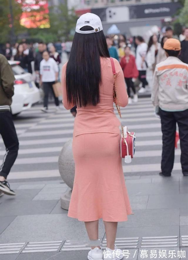 混合味 女孩子不一定身材高大,但一定要搭配精致,自信有气质