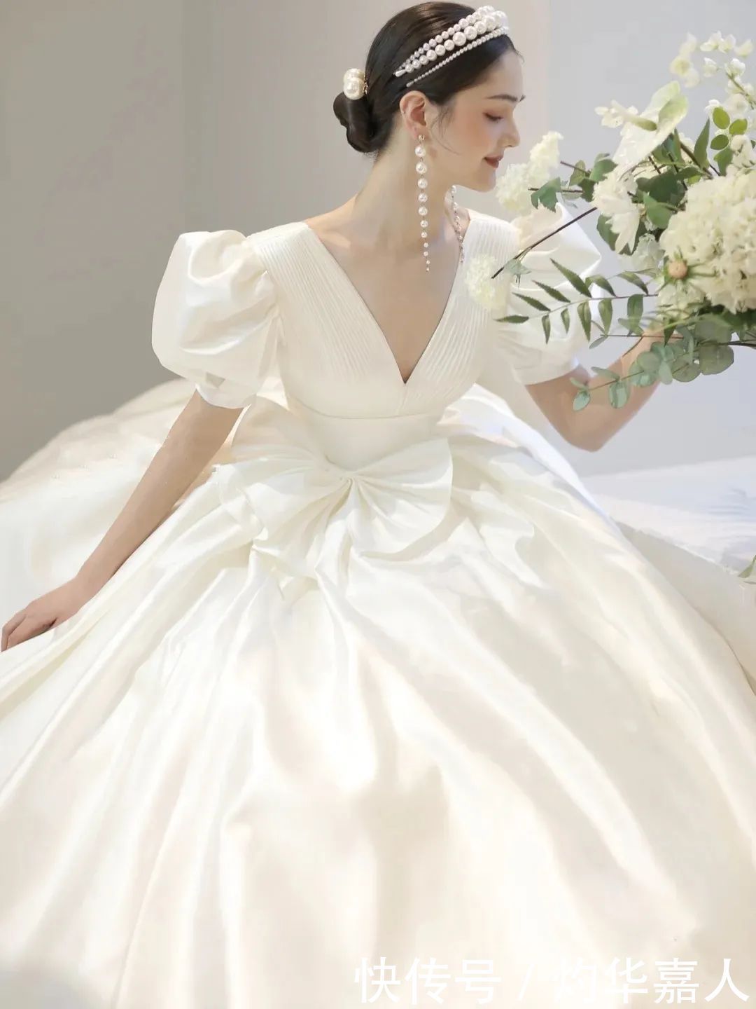 婚纱中的白月光丨那些气质女神都爱的缎面婚纱