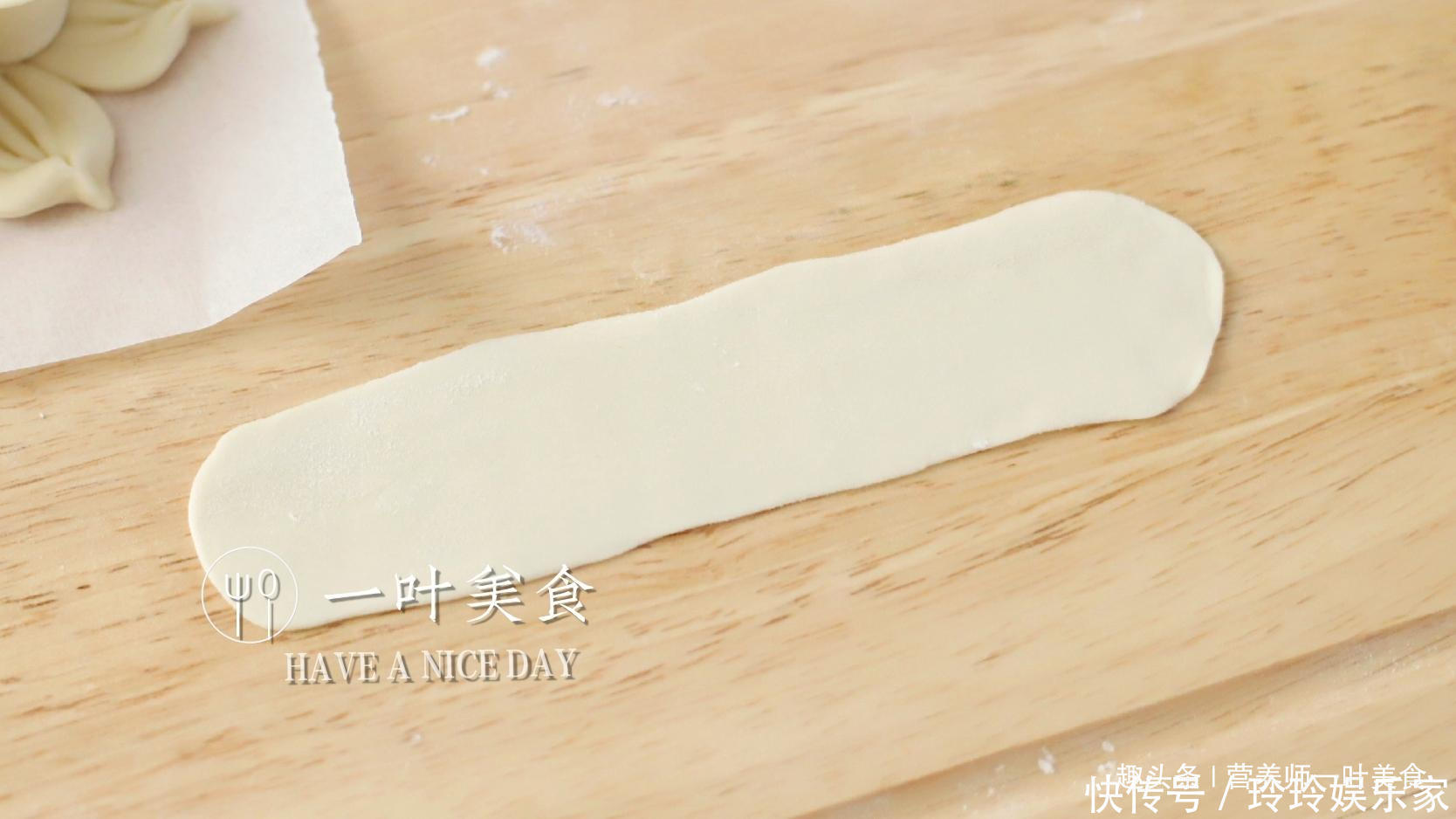 面食|年夜饭花样面食，枣花馍寓意好，做法简单，松软光滑白净红枣馒头