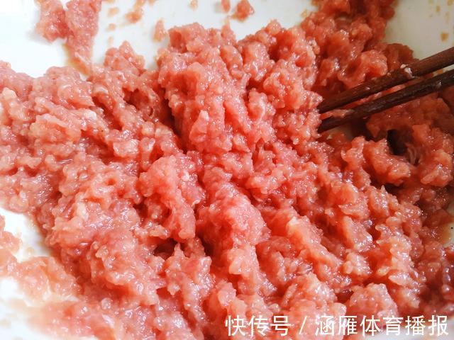 技巧|饺子好吃有诀窍，60岁饺子馆老板教你调馅技巧，饺子不好吃才怪