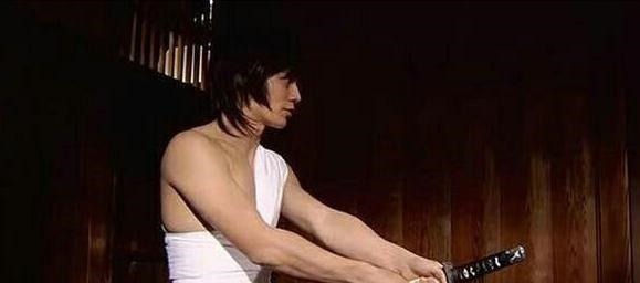 |搞笑外国人:吃货必备小妙招!偷吃零食还不被爸妈发现的技巧