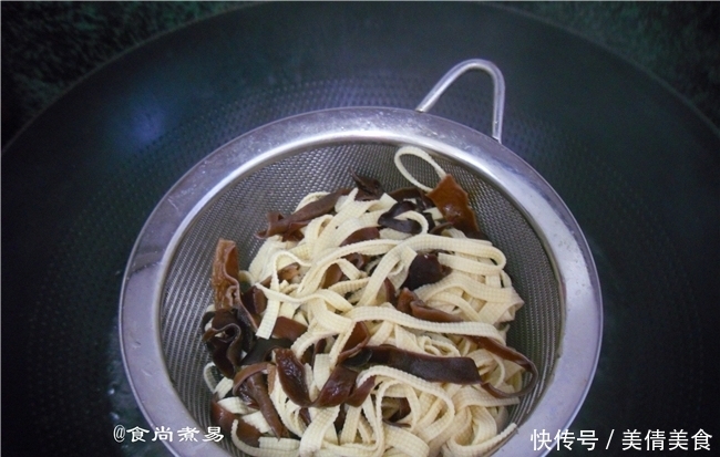 这几样食材搭配,简单又营养,焯一焯拌一拌即可,清理肠道垃圾