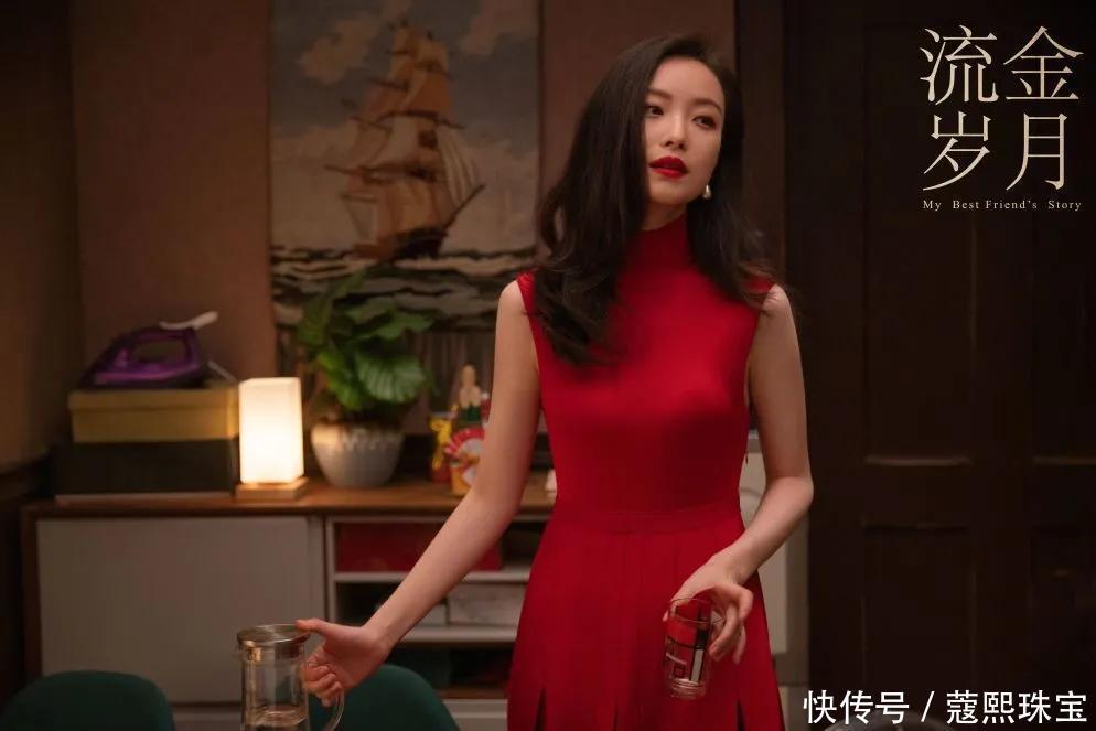 耳环是首饰里不可或缺的一物,如何根据场合选择珍珠耳环?