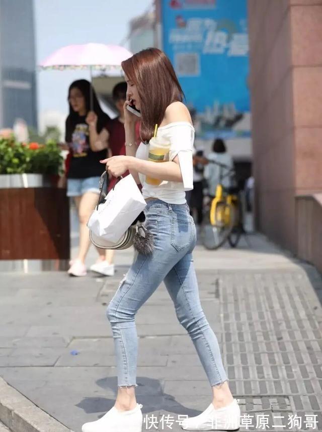 小姐姐|瑜伽裤的打扮开启时尚模式，穿起来更随意，营造女性魅力