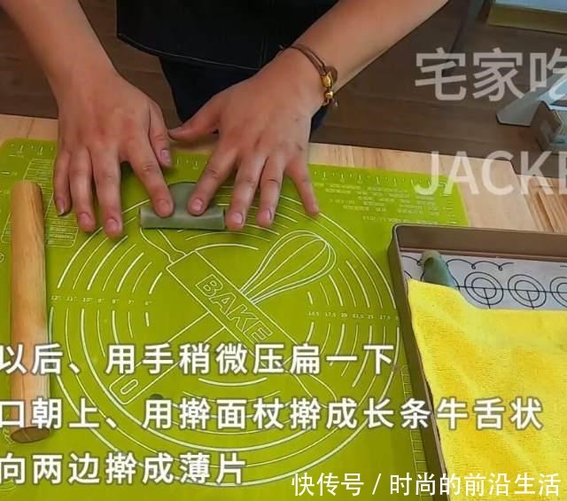 奶黄椰蓉桃花酥，需要“一点”耐心的小甜品