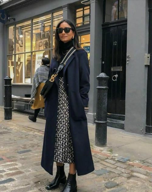 女人不管多少年纪，穿大衣时，最好别配这2双鞋子，另外3双更时髦